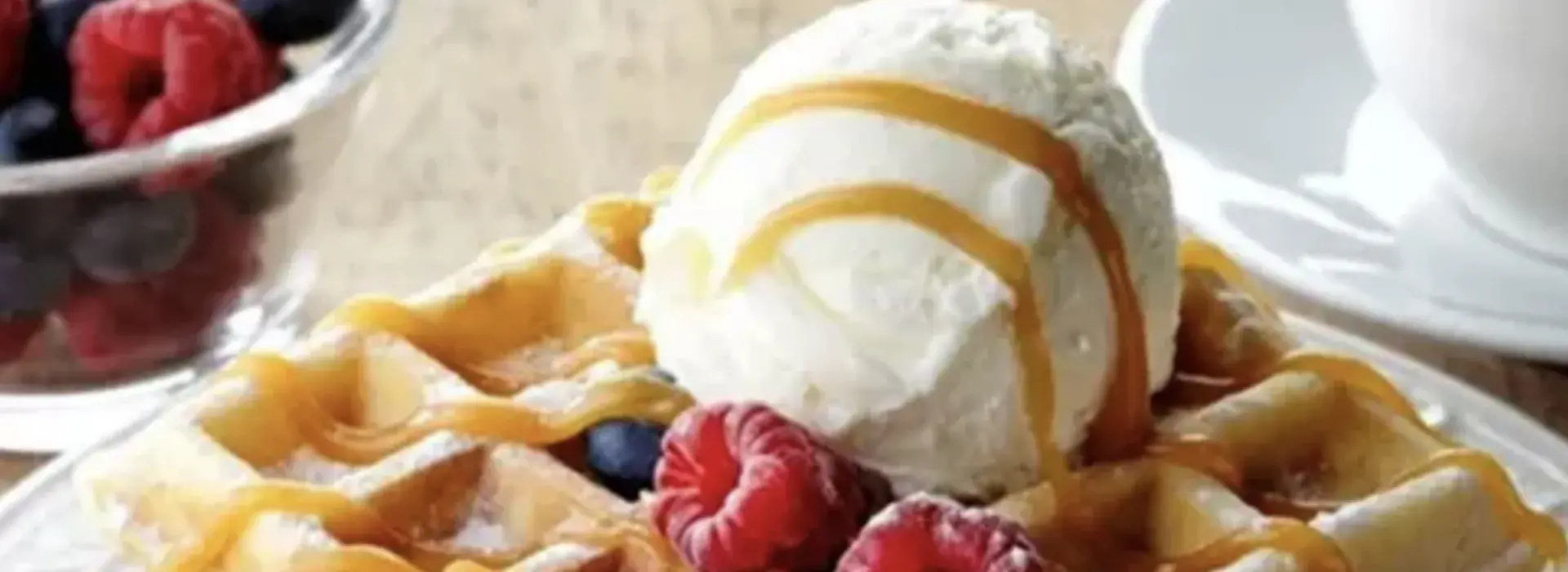 Waffles con helado para un día especial