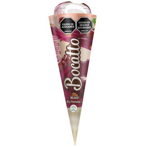 Cono bocatto con cerezas y sabor a tres leches